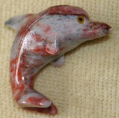 stein-delphin-rot.jpg